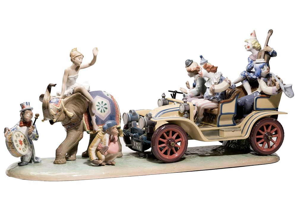 Lot 240: Lladro #1609 'Llega El Circo' Figurine