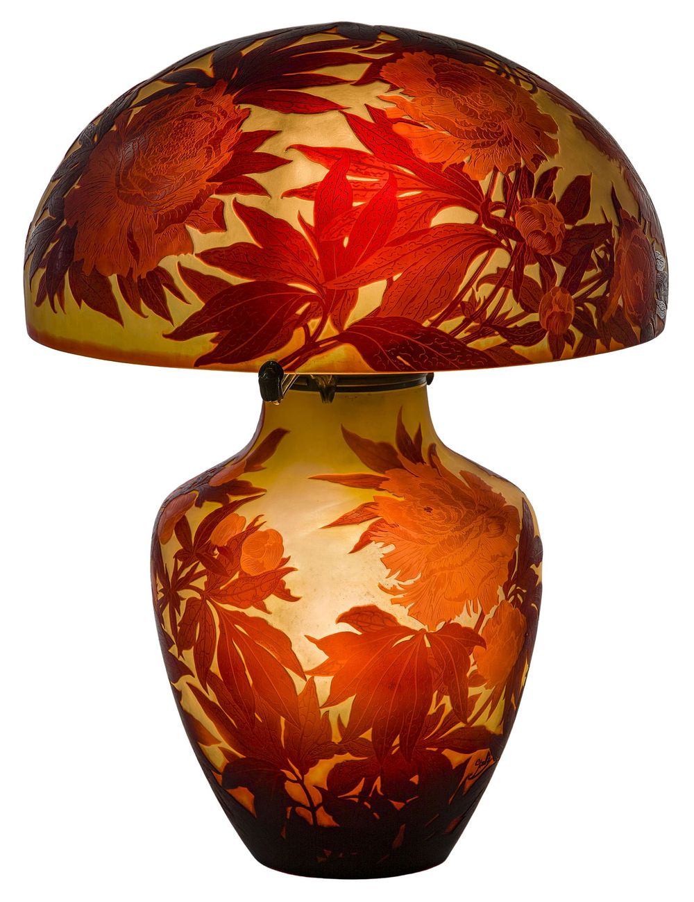 Lot 302: Galle 'Peony' Cameo Glass Table Lamp
