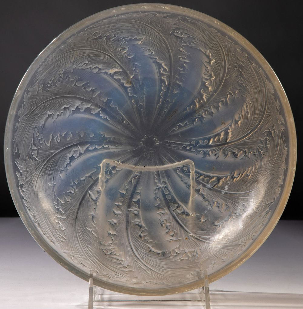 Lot 321: R. Lalique 'Chicoree' Bowl