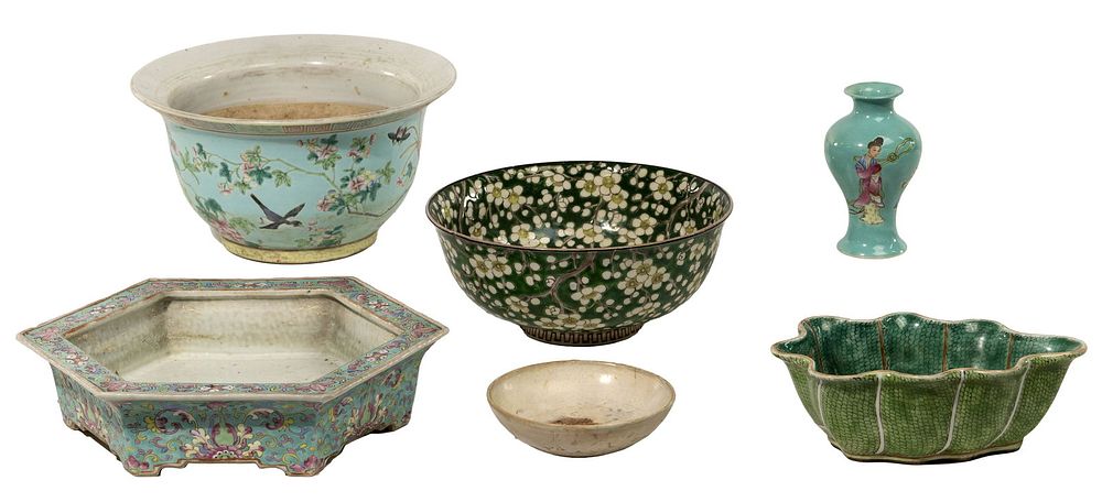 Lot 161: Chinese Porcelain Assortment