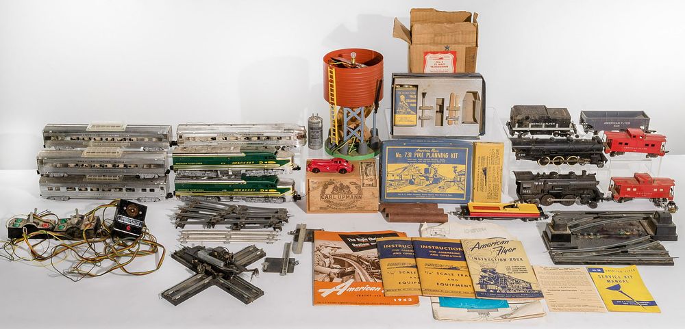 Lot 355: Lionel and American Flyer Model Train and Accessory Assortment