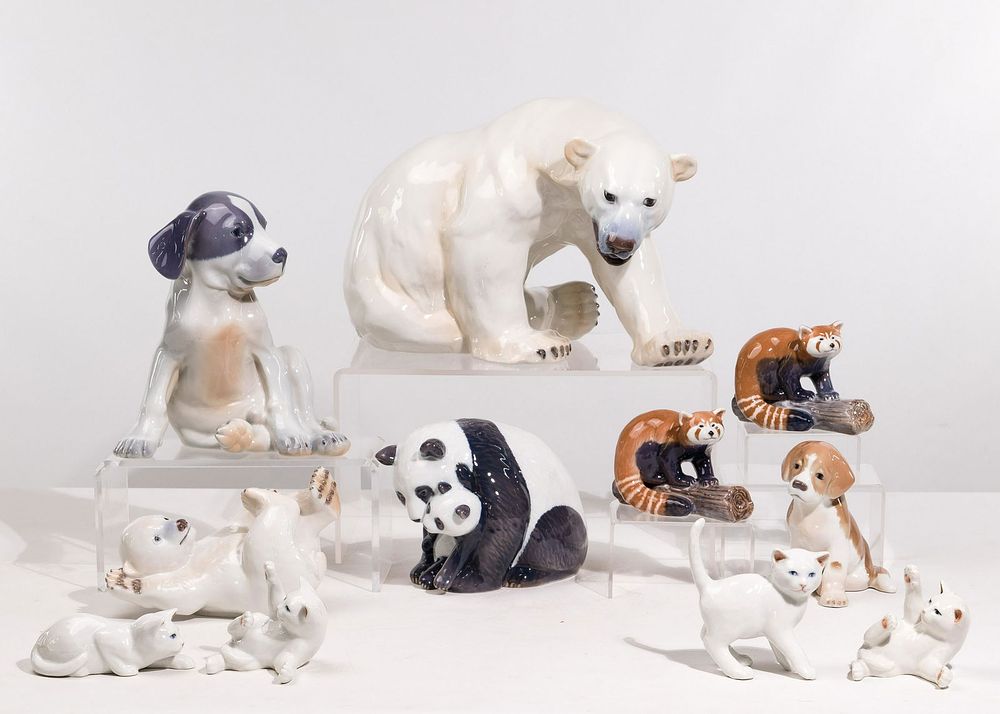 Lot 371: Animal Figurine Assortment