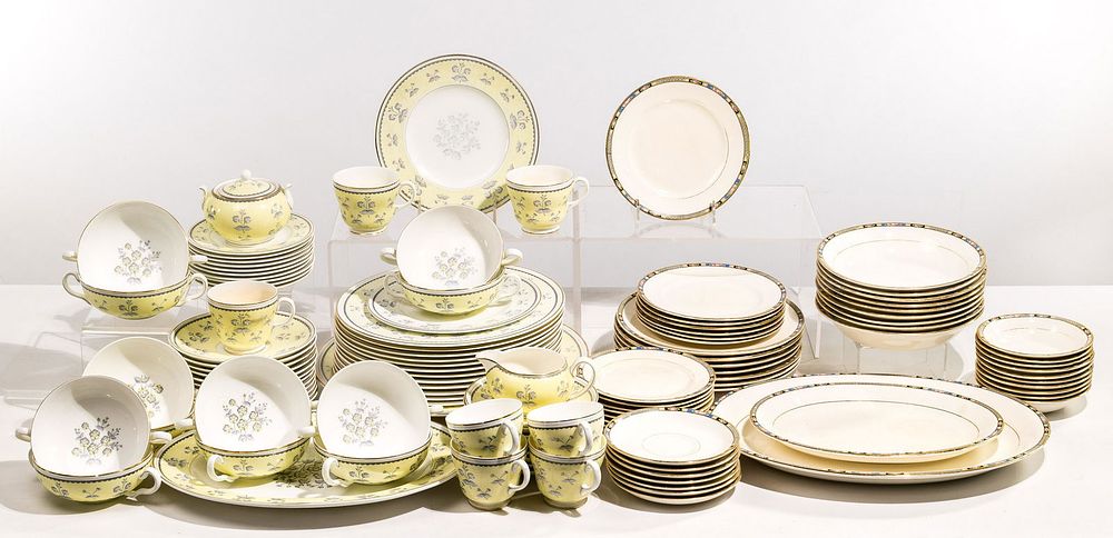 Lot 400: Wedgwood 'Pimpernel' China Service
