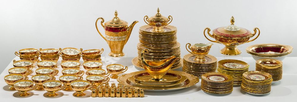 Lot 401: Czechoslovakian Victoria Porcelain Dinner Service