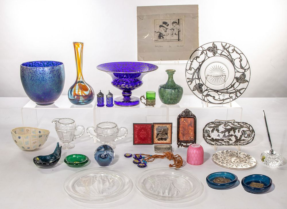 Lot 428: Decorative Object Assortment