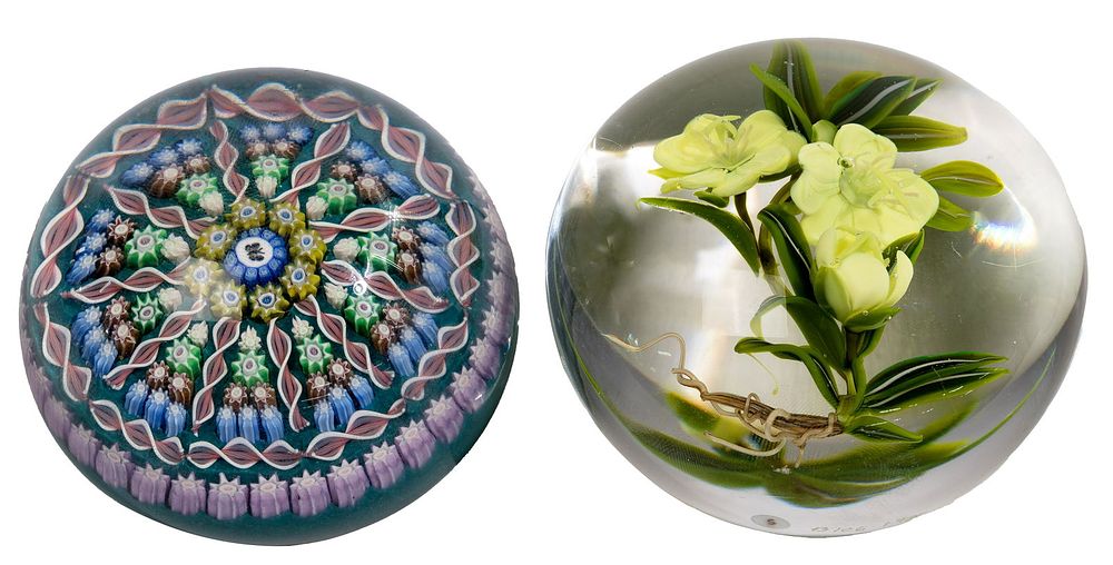 Lot 473: Paul Stankard (American, b.1943) Glass Paperweight