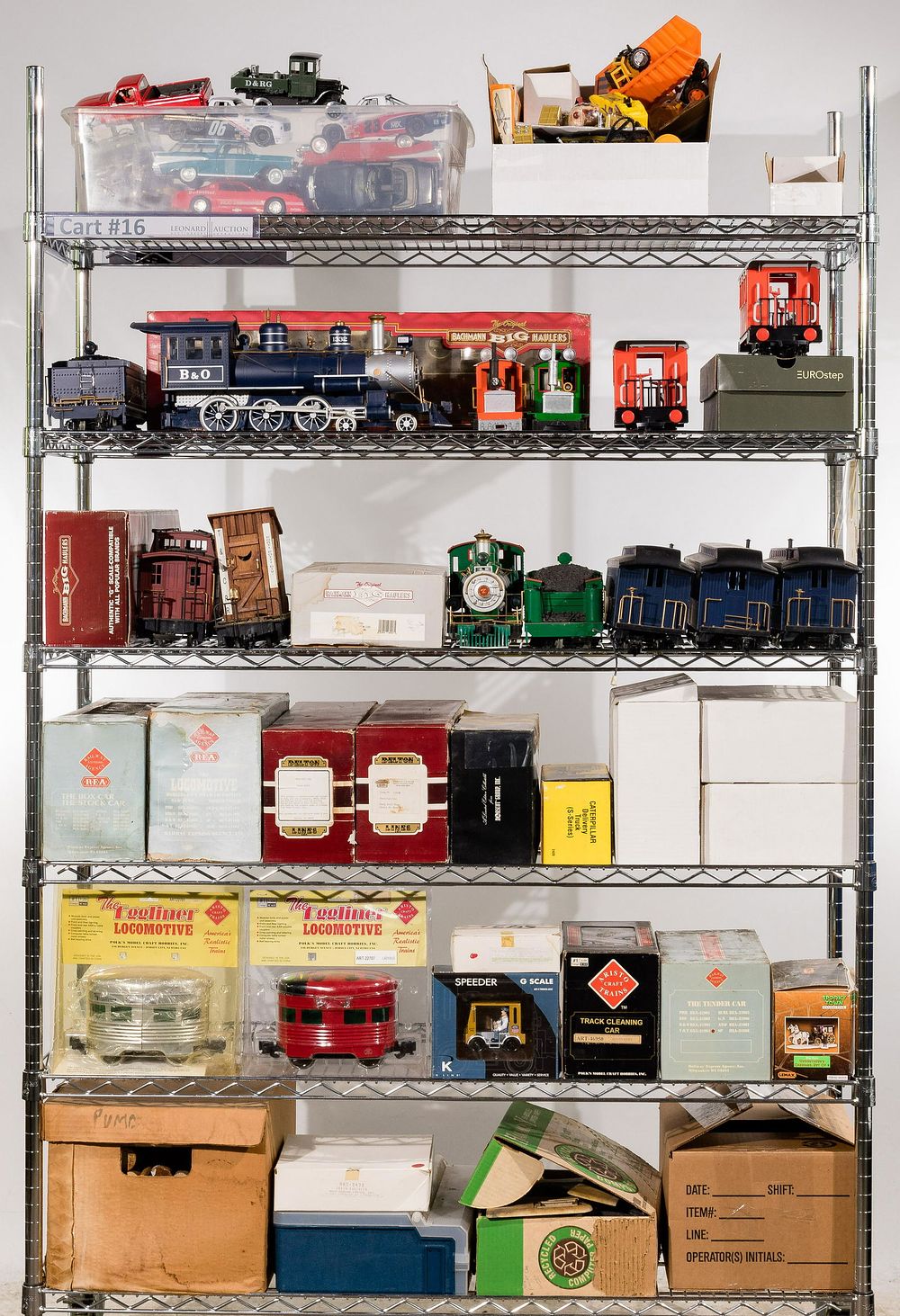 Lot 258: Model Train and Car Assortment