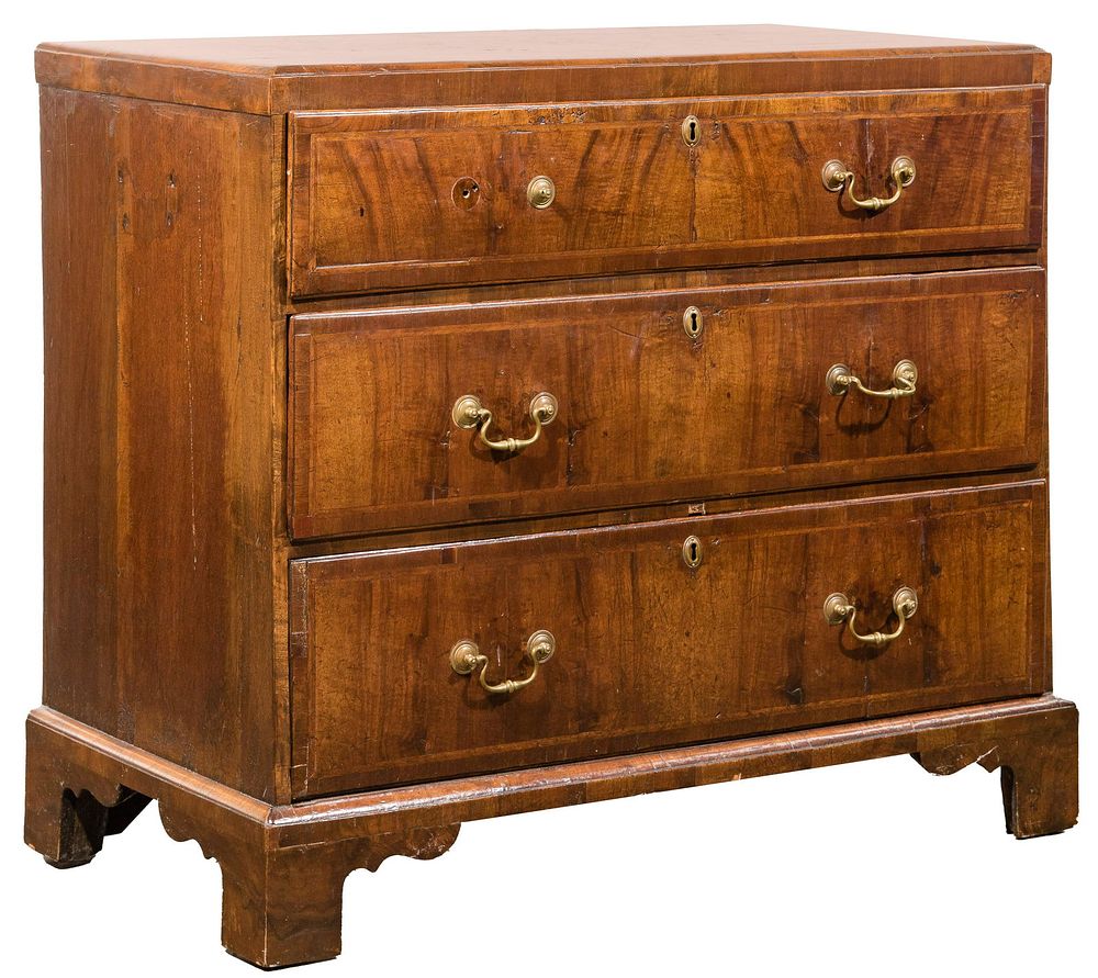 Lot 431: Georgian Walnut Chest of Drawers