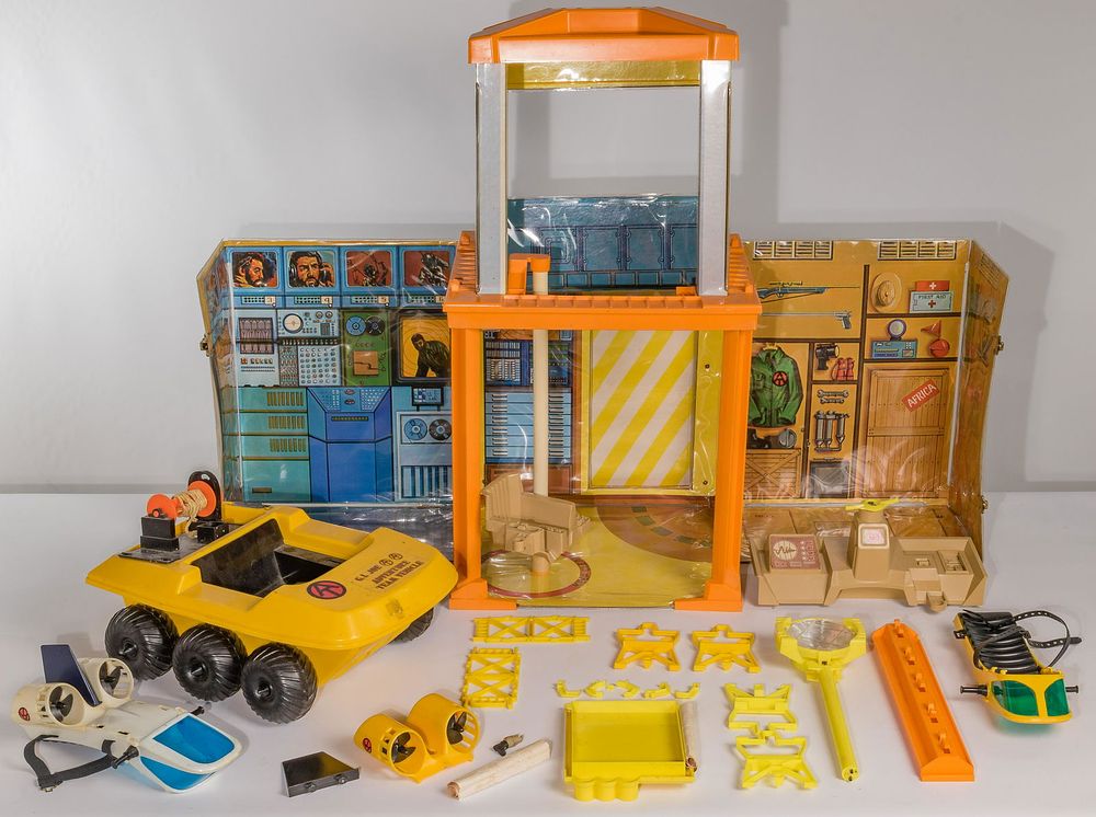 Lot 293: GI Joe Headquarters and Vehicle