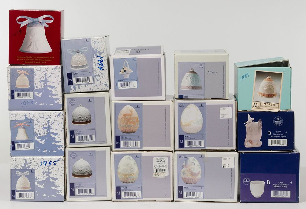 Lot 318: Lladro Figurine Assortment