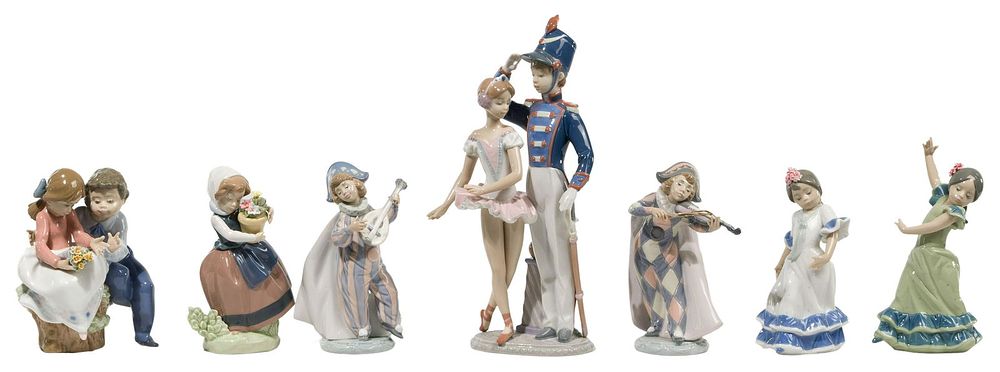 Lot 323: Lladro Figurine Assortment