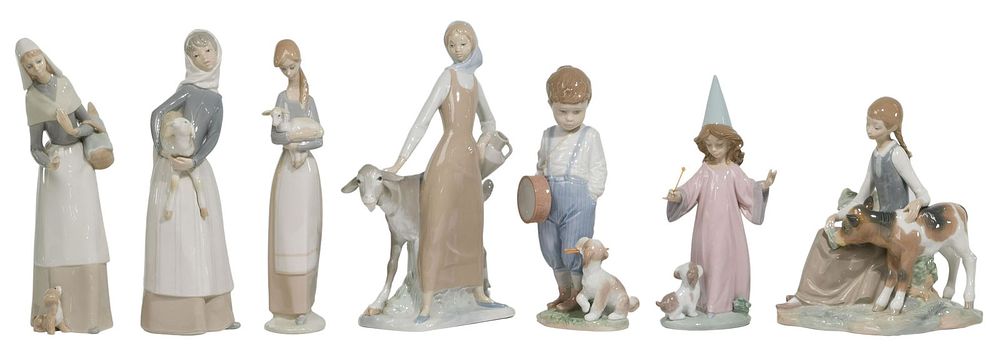 Lot 326: Lladro Figurine Assortment