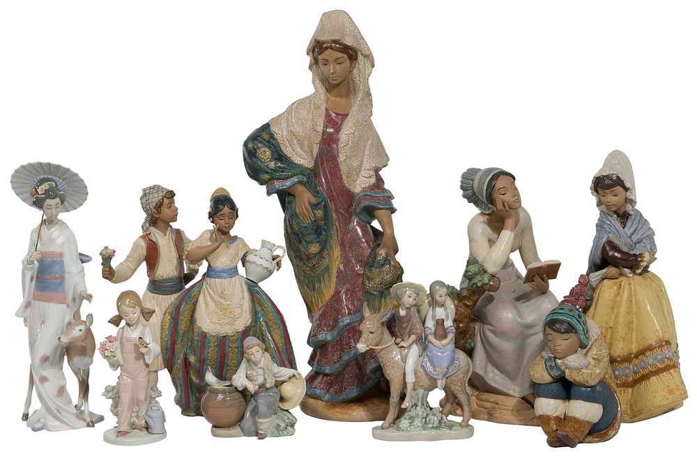 Lot 327: Lladro Figurine Assortment