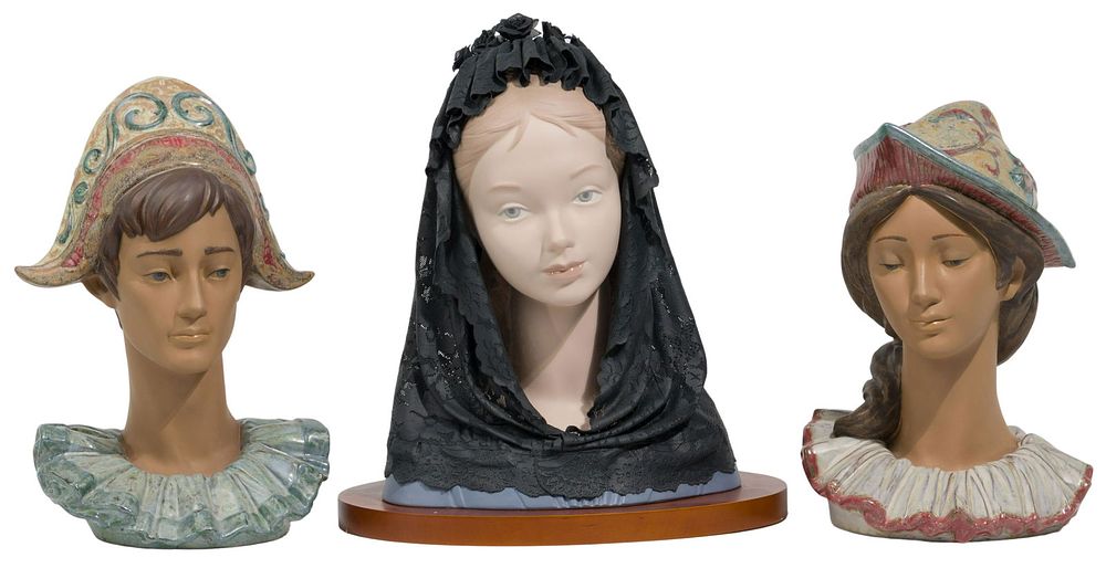 Lot 332: Lladro Figurine Assortment