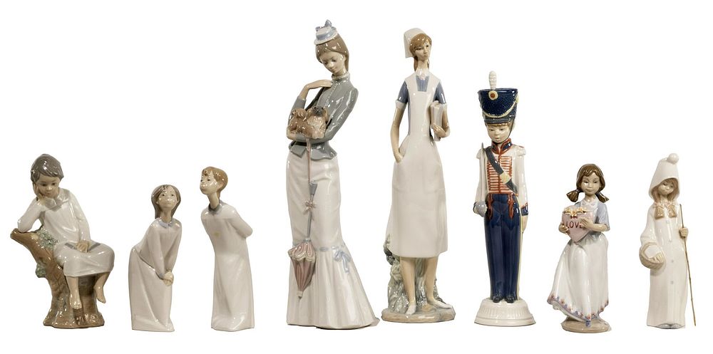Lot 346: Lladro Figurine Assortment