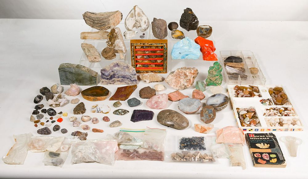Lot 355: Gemstone, Rock and Fossil Assortment