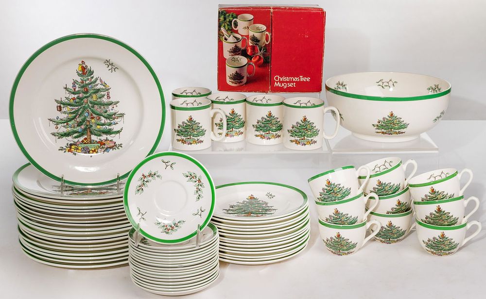 Lot 375: Spode Christmas Tree Tableware