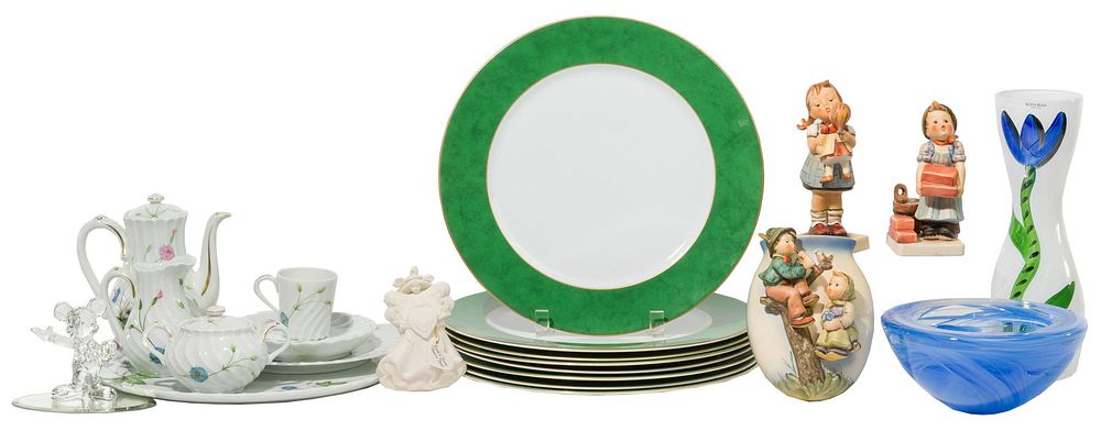 Lot 377: Porcelain and Ceramic Object Assortment