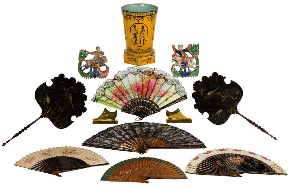Lot 386: Decorative Item Assortment