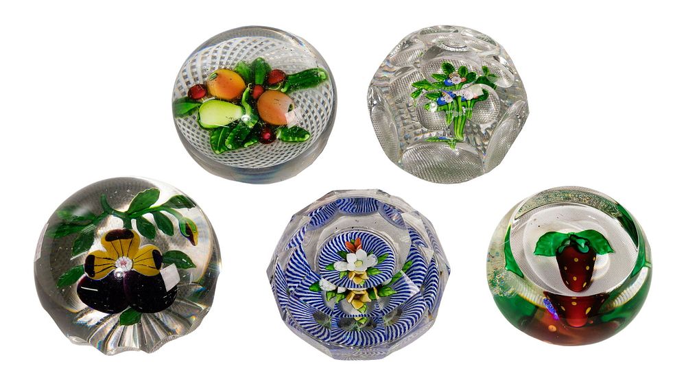 Lot 511: French Paperweight Assortment
