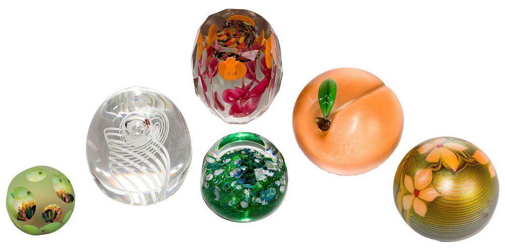 Lot 516: Paperweight Assortment