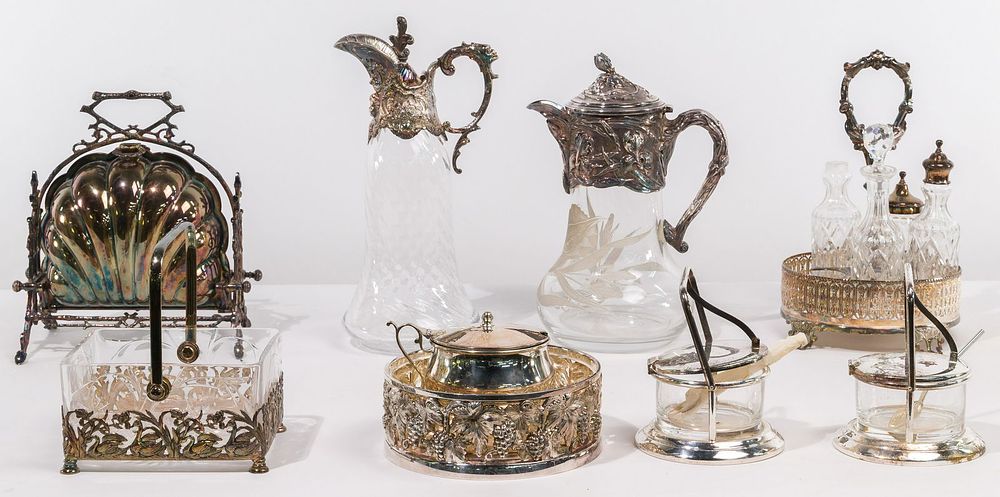 Lot 370: Silverplate Hollowware Assortment