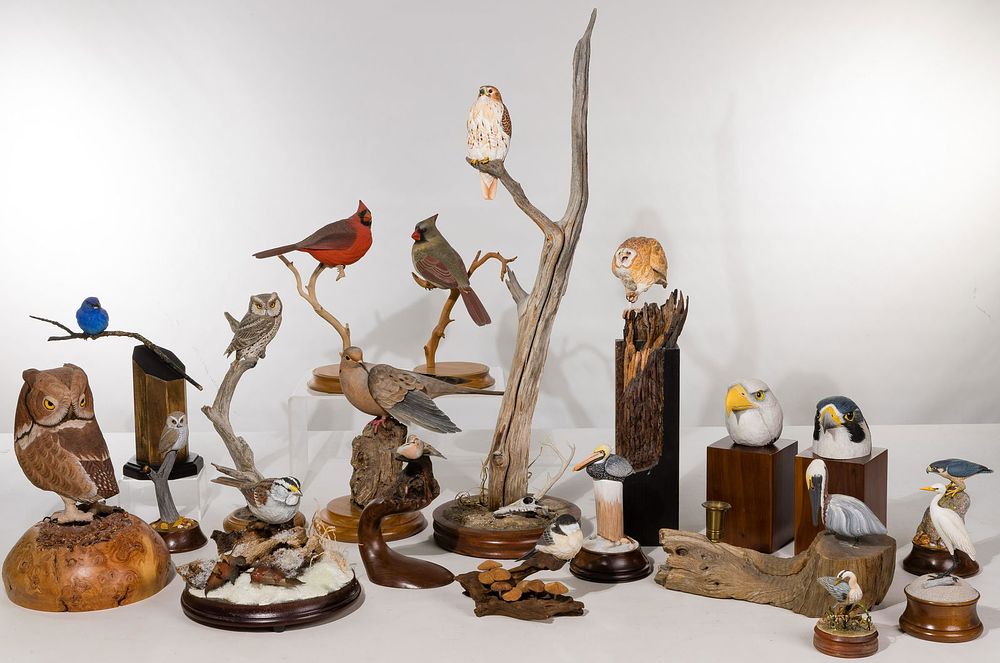 Lot 381: Carved Wood Avian Figurine Assortment