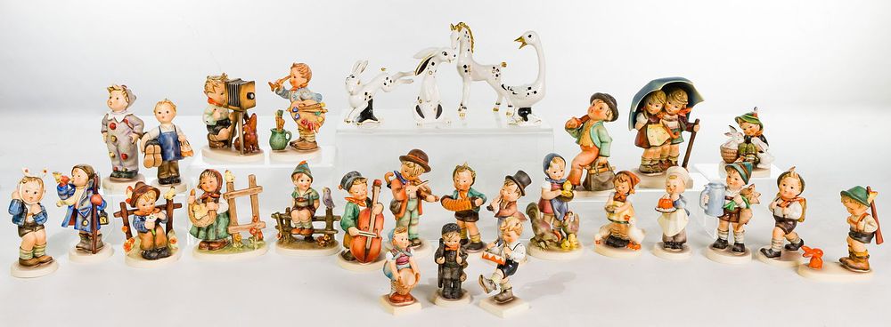 Lot 387: Hummel Figurine Assortment