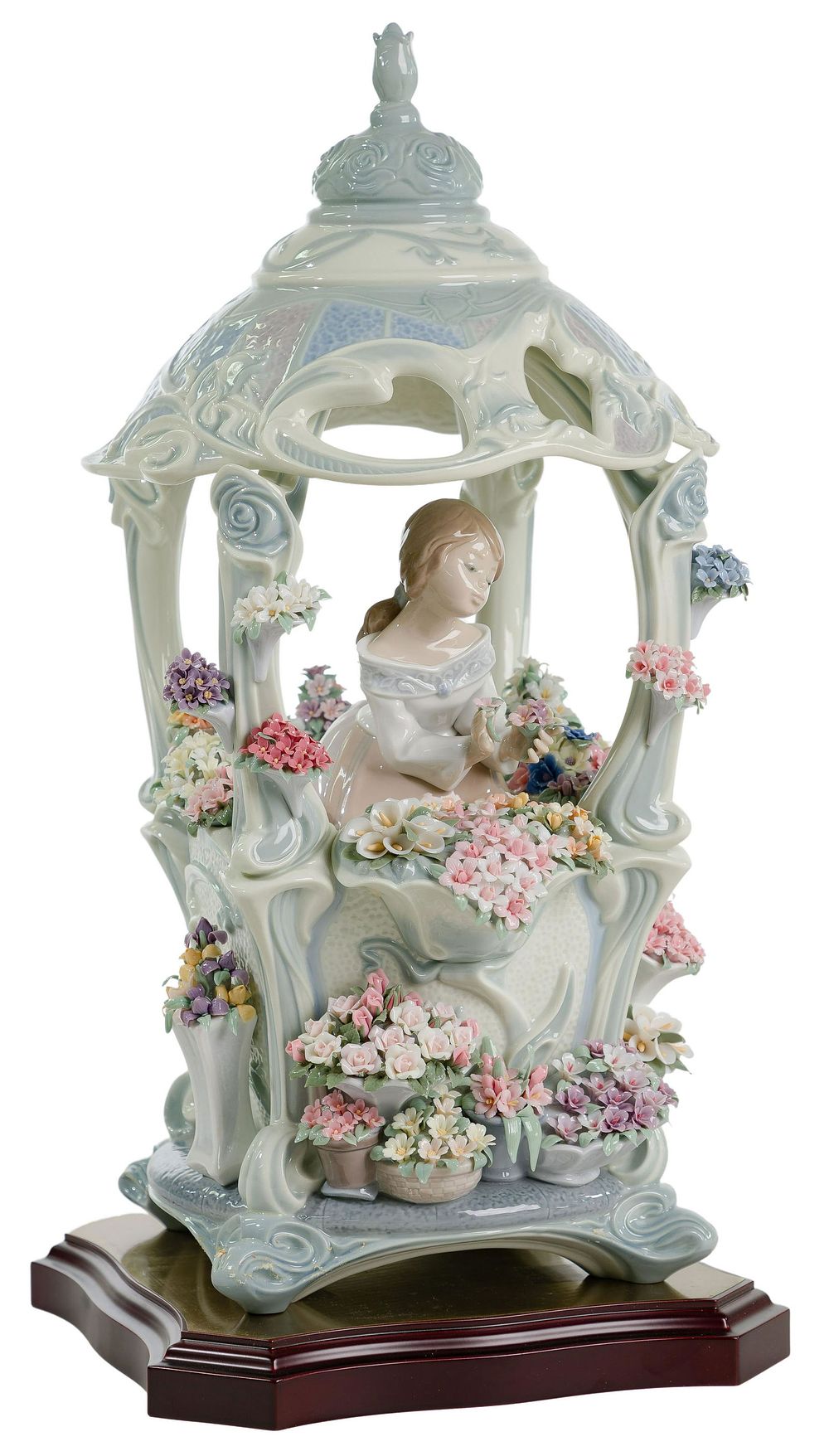 Lot 394: Lladro #1865 'Gazebo in Bloom' Figurine