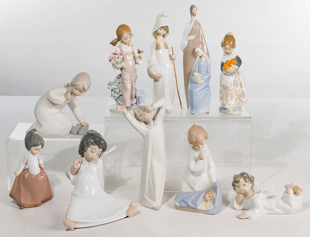 Lot 401: Lladro Figurine Assortment