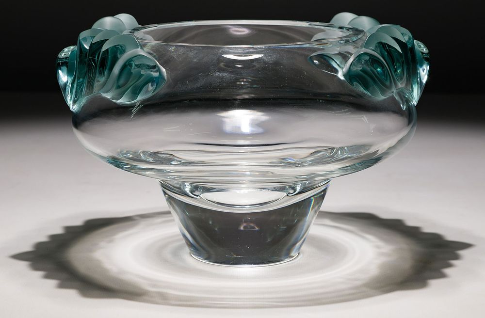 Lot 513: Lalique Crystal 'Persepolis' Bowl