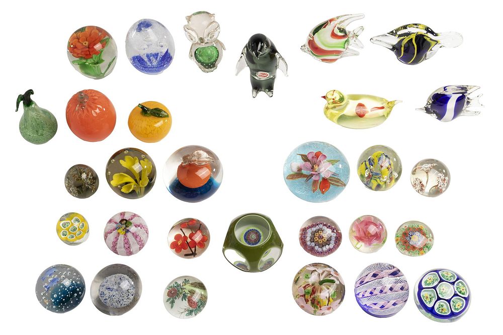 Lot 528: Chinese and Italian Paperweight Assortment