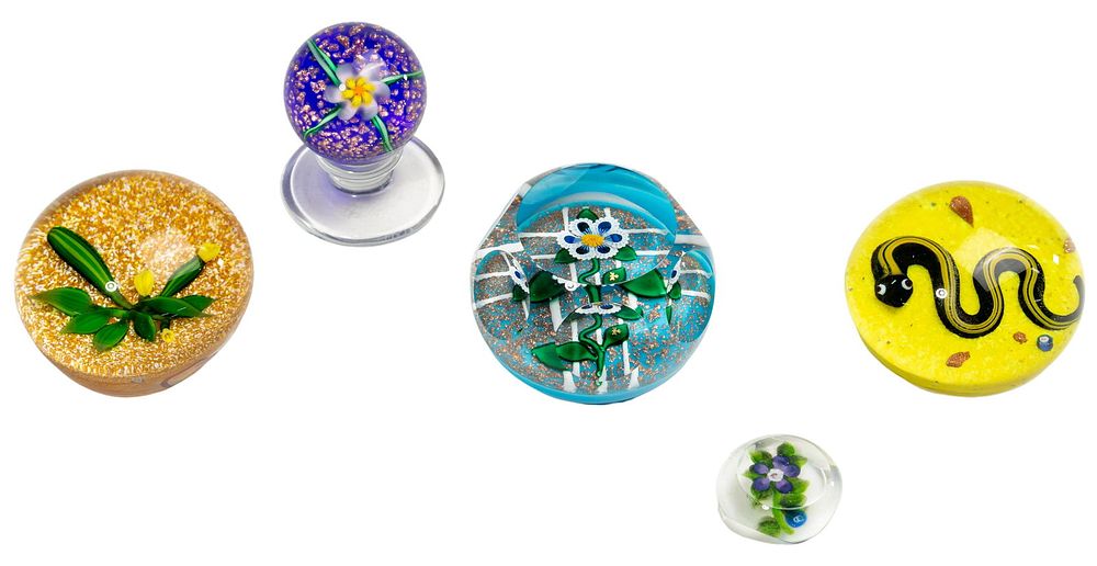 Lot 535: Paperweight Assortment
