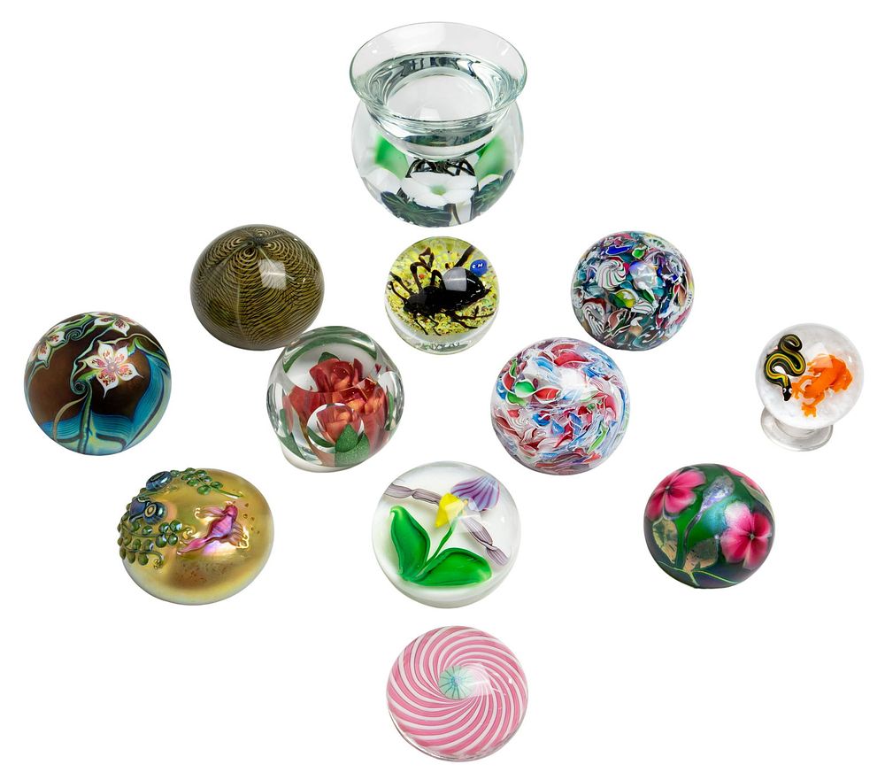 Lot 537: Paperweight Assortment