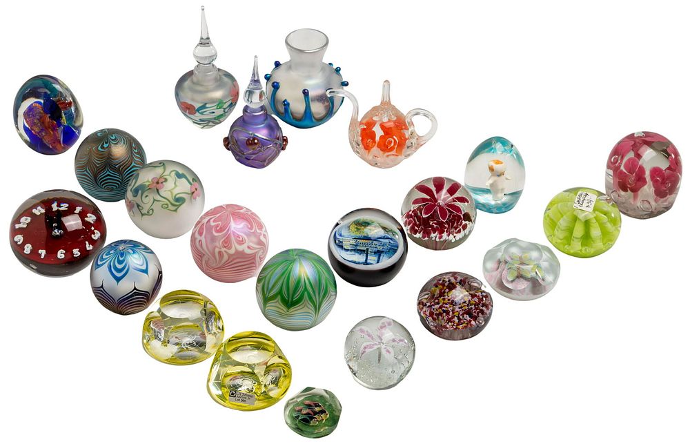 Lot 539: Vandermark Art Glass Assortment