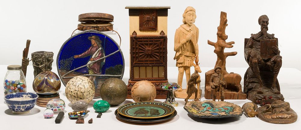 Lot 368: Decorative Object Assortment