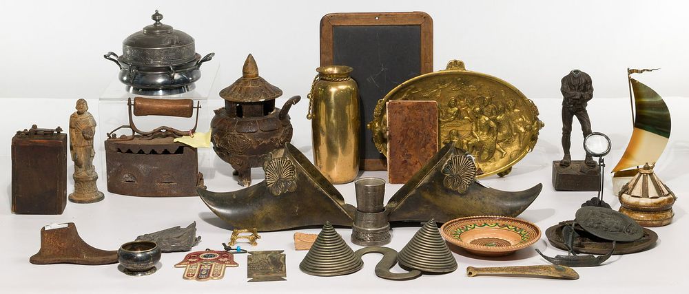 Lot 369: Decorative Object Assortment