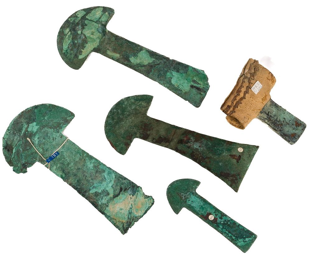 Lot 514: Pre-Columbian Peruvian Chimu Copper Tumi Assortment