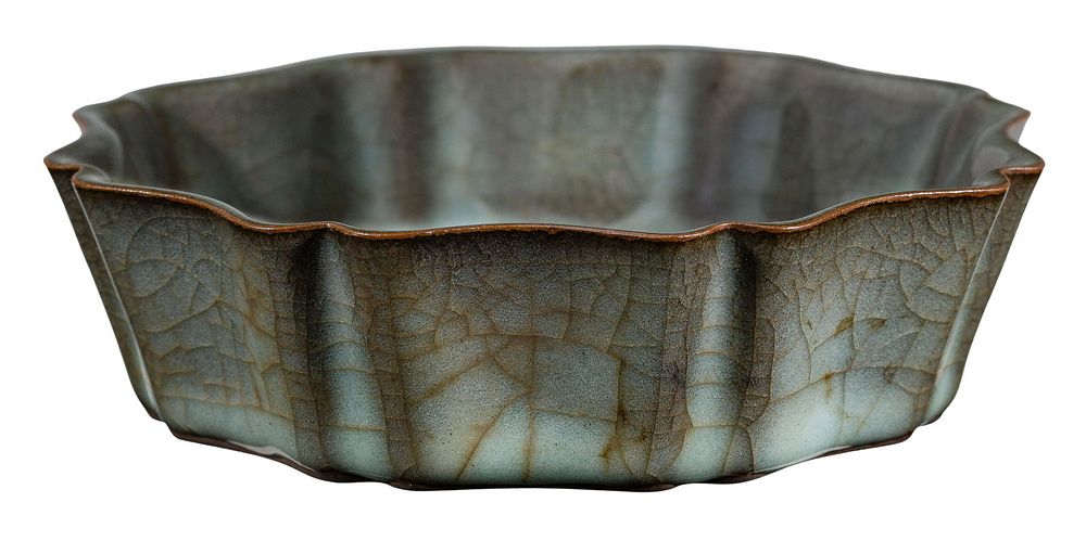 Lot 160: Chinese Guan Ware Floriform Dish