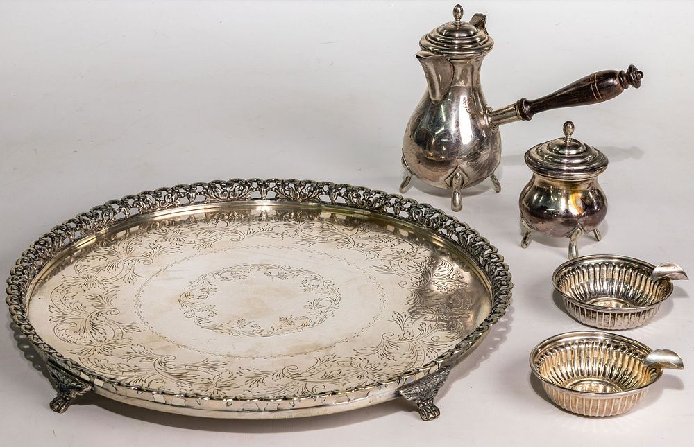 Lot 310: Sterling Silver and European Silver (833) Object Assortment