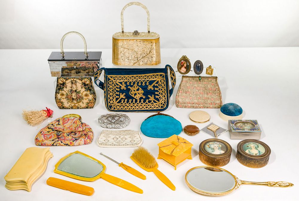 Lot 385: Vanity Object Assortment
