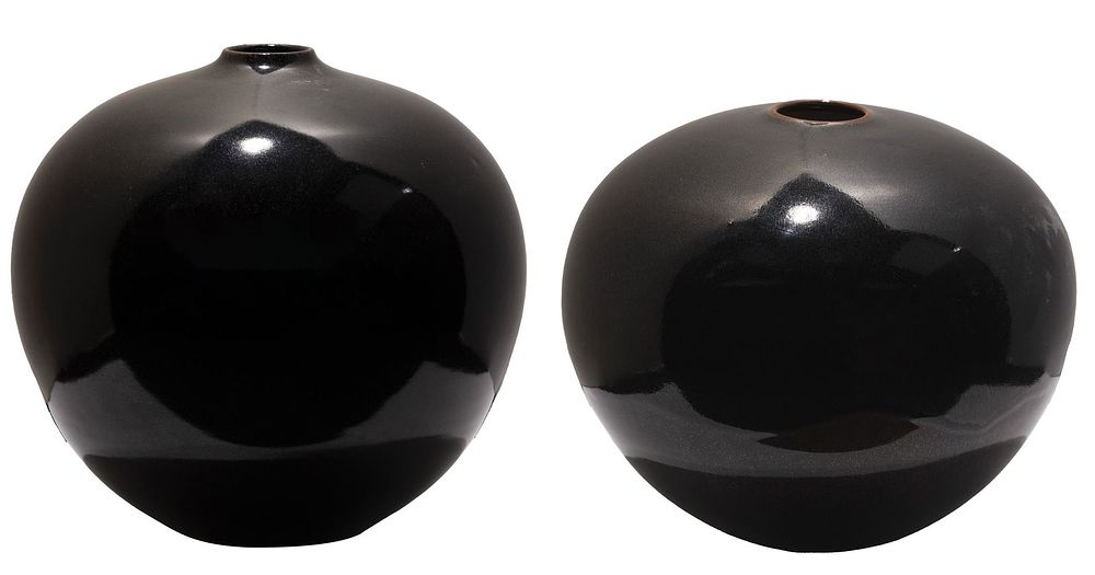 Lot 389: Cliff Lee (Taiwanese / American, b. 1951) Glazed Porcelain Vases