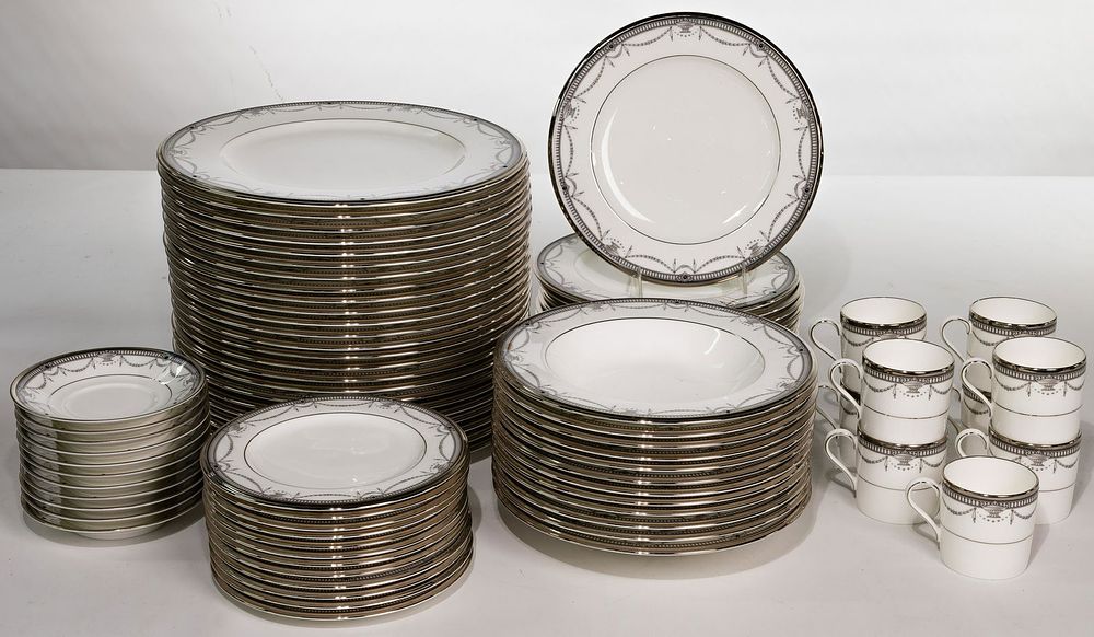 Lot 398: Noritake 'Chamberlain' Bone China Service