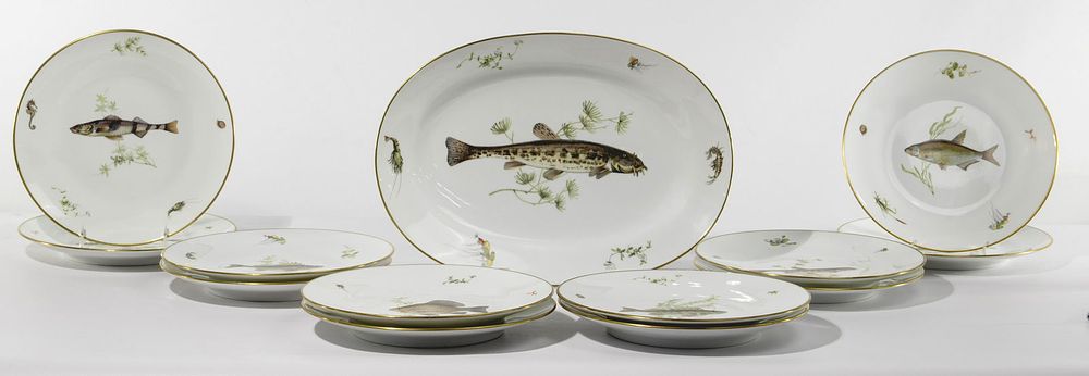 Lot 399: Richard Ginori Porcelain Fish Service