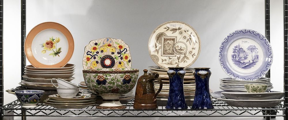 Lot 410: Porcelain Object Assortment