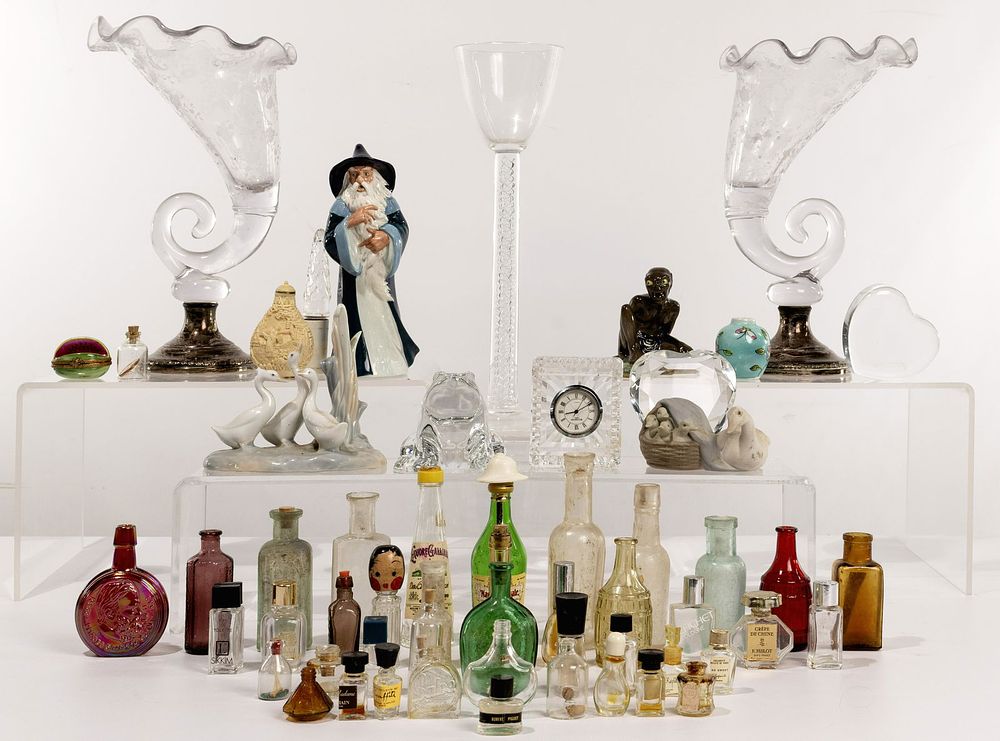 Lot 432: Decorative Item Assortment