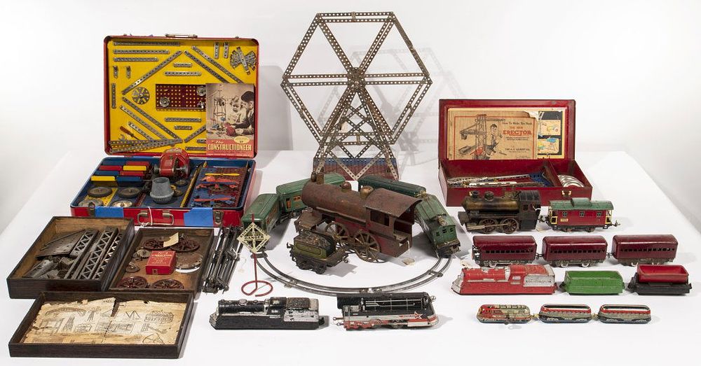 Lot 269: Metal Train and Erector Set Assortment