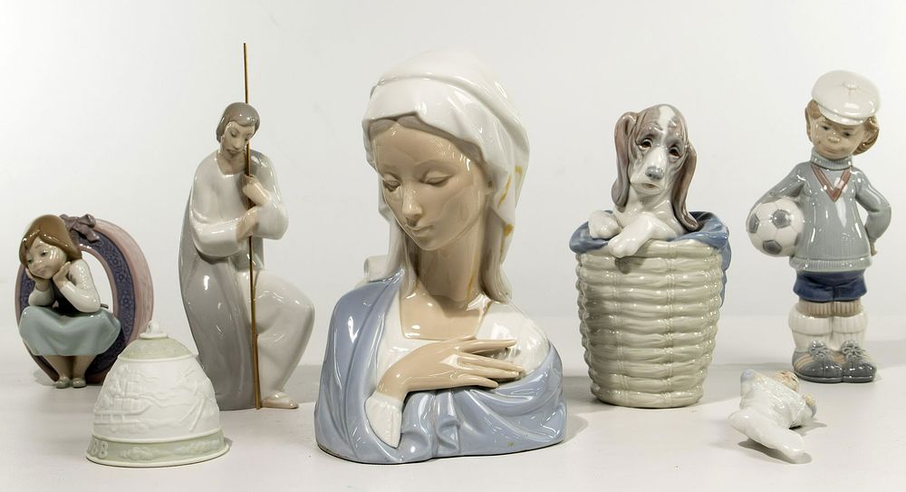 Lot 282: Lladro Figurine Assortment