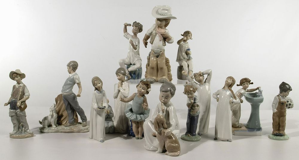 Lot 283: Lladro Figurine Assortment