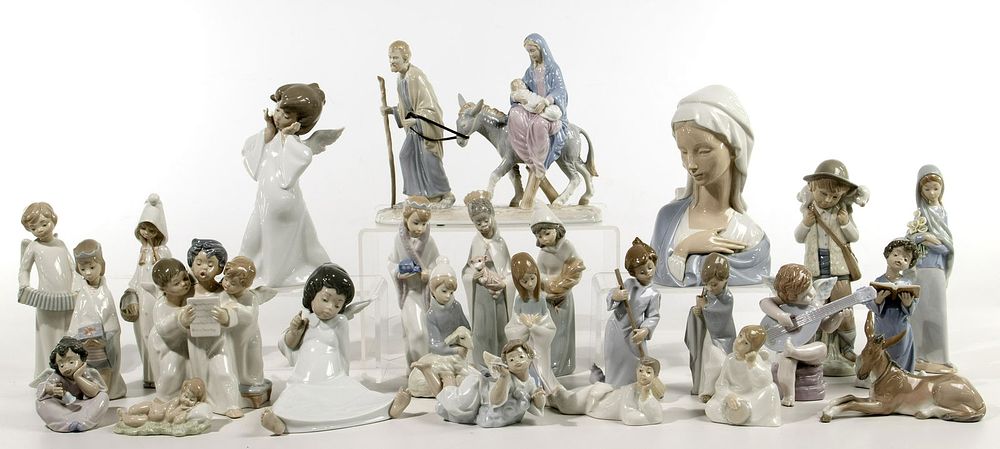 Lot 286: Lladro, Nao and Zaphir Figurine Assortment